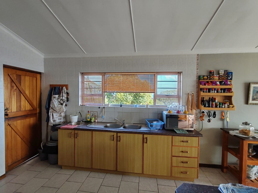 5 Bedroom Property for Sale in Perlemoenbaai Western Cape